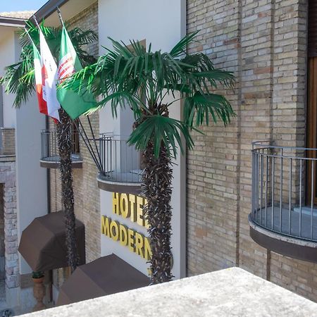Hotel Moderno Assisi Bagian luar foto