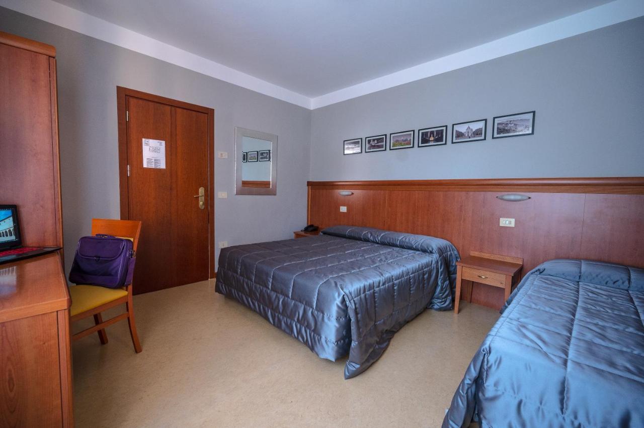 Hotel Moderno Assisi Bagian luar foto