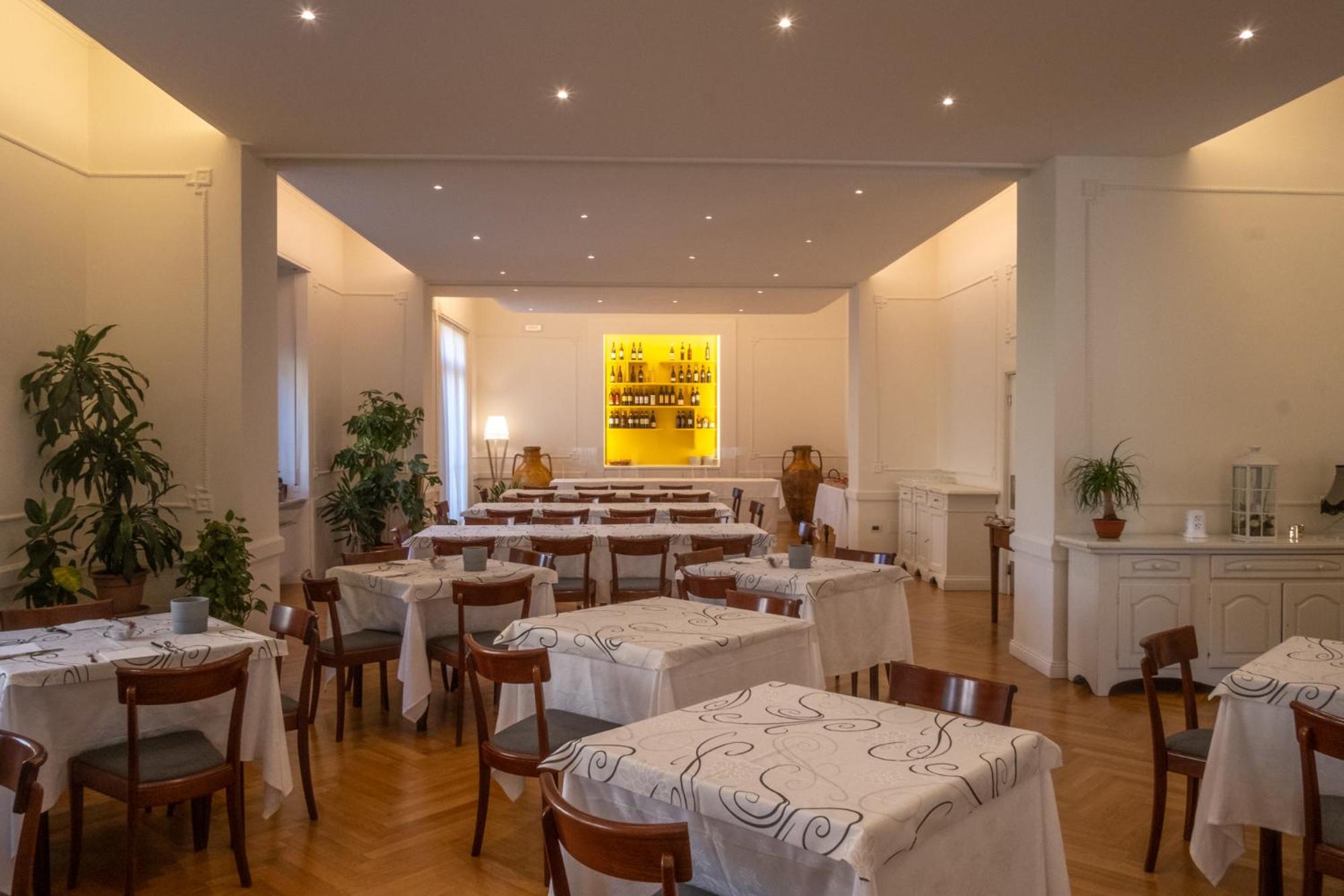 Hotel Moderno Assisi Bagian luar foto