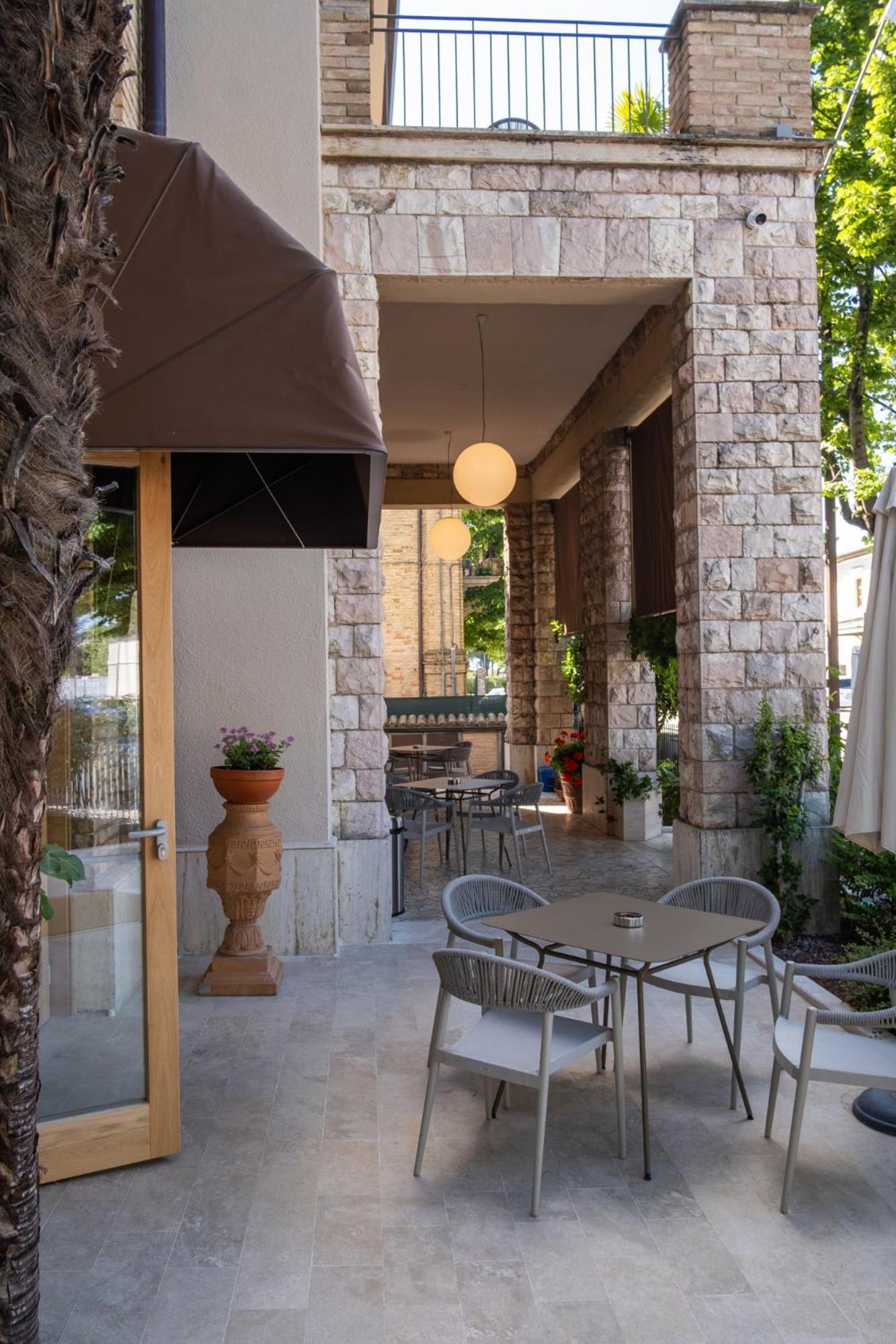 Hotel Moderno Assisi Bagian luar foto