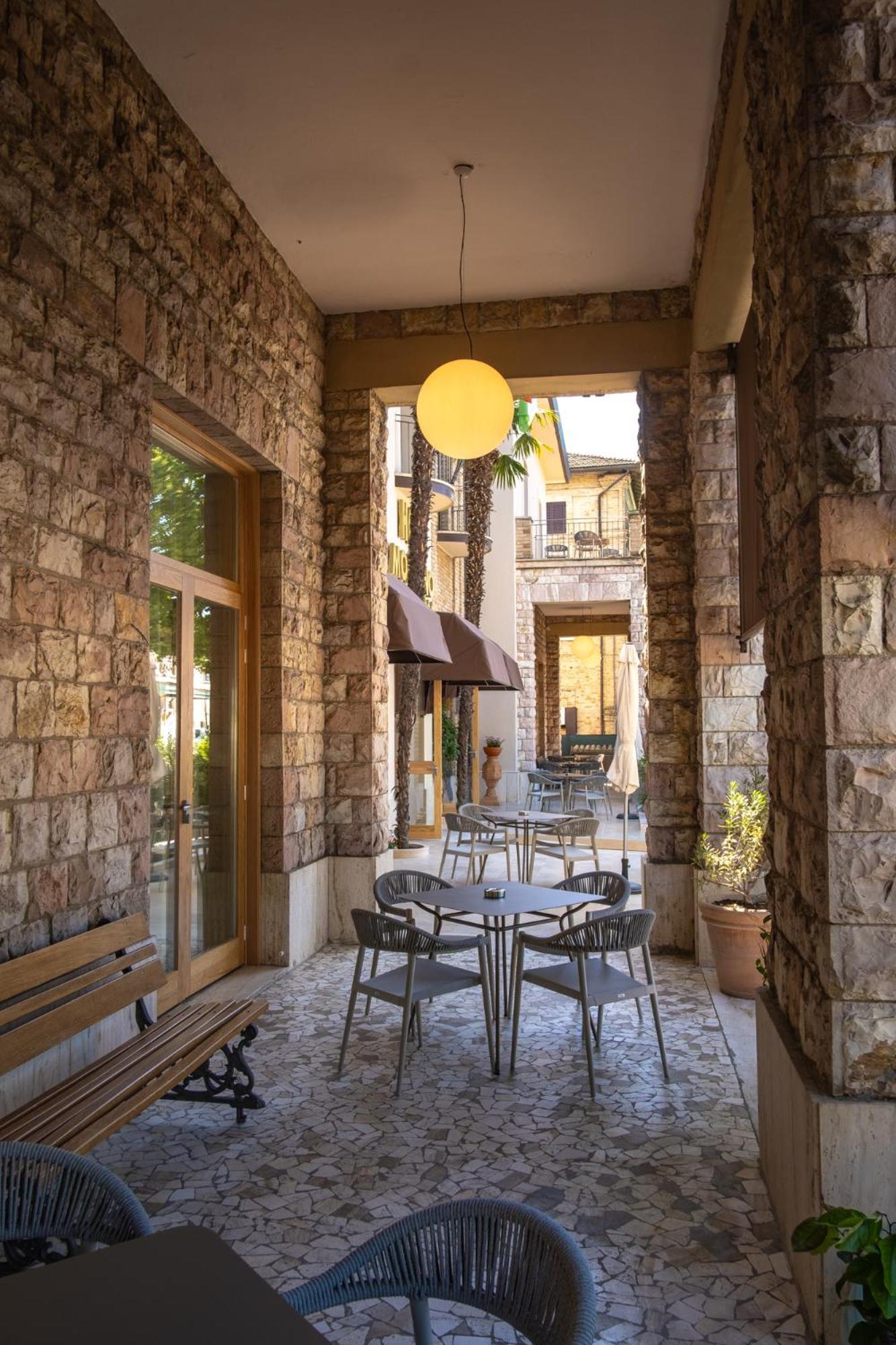Hotel Moderno Assisi Bagian luar foto
