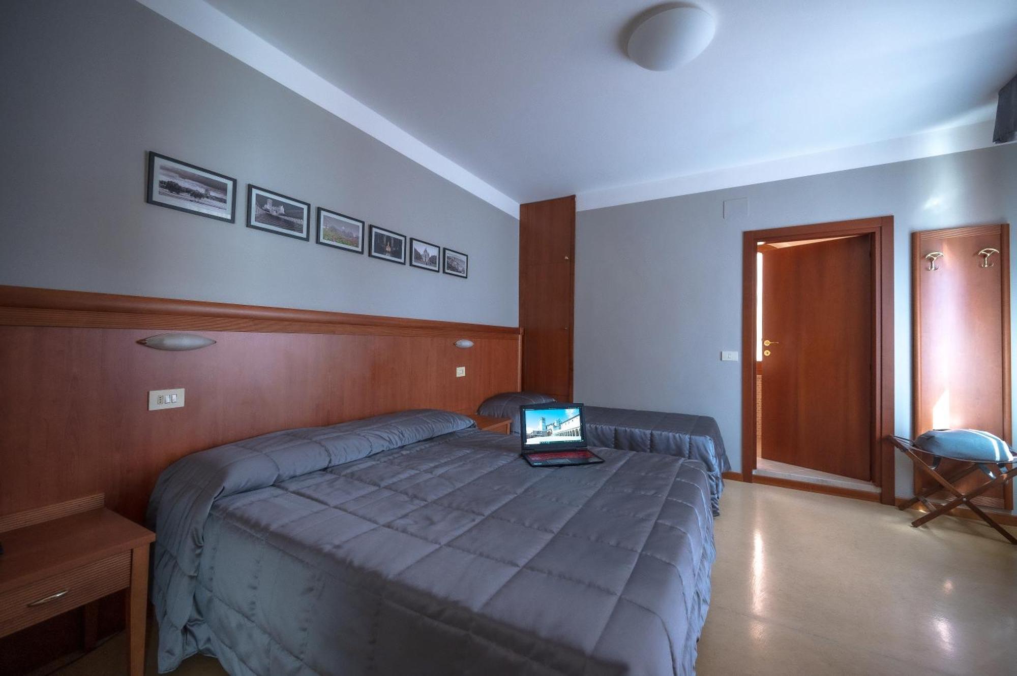 Hotel Moderno Assisi Bagian luar foto
