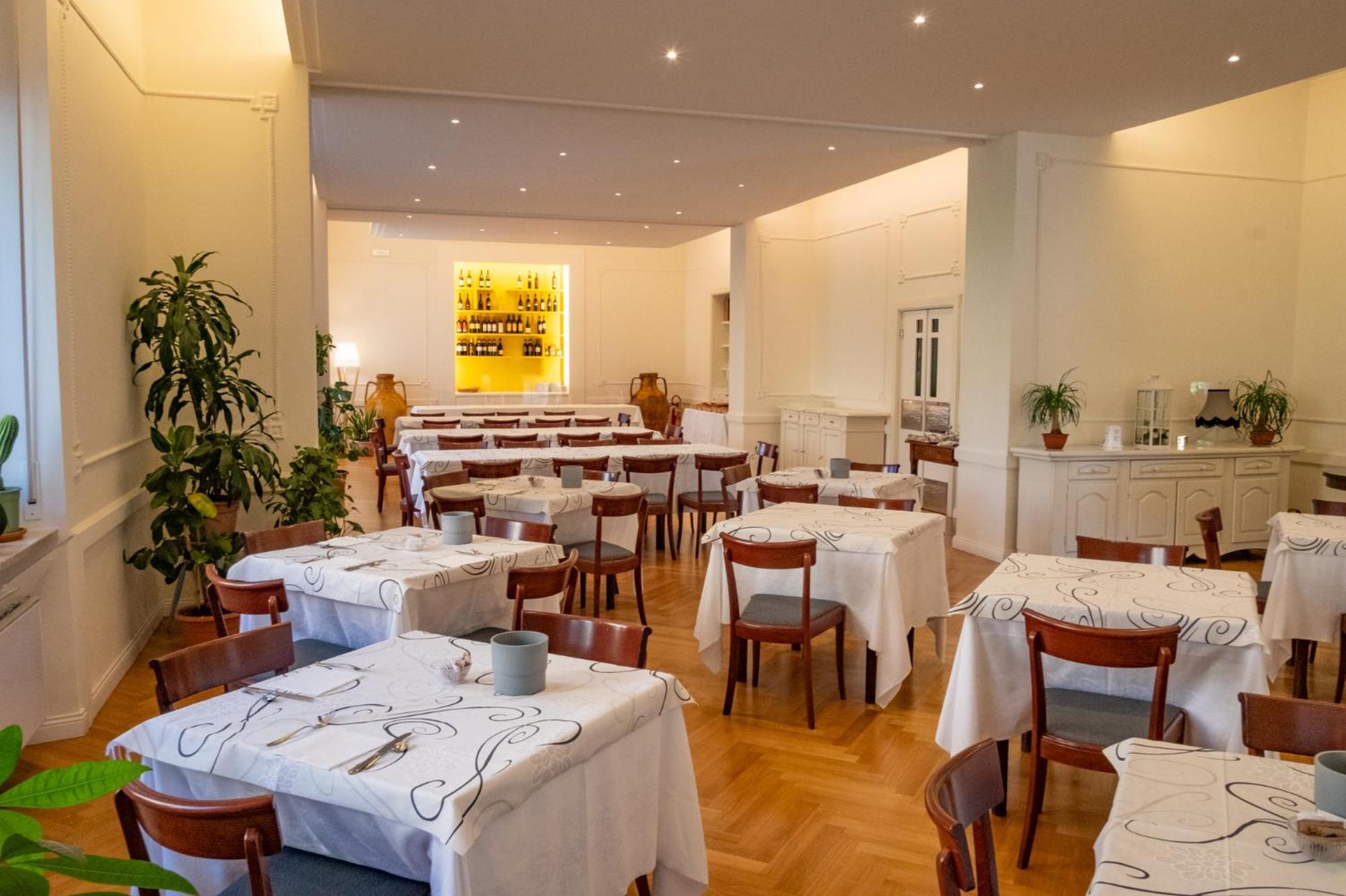 Hotel Moderno Assisi Bagian luar foto