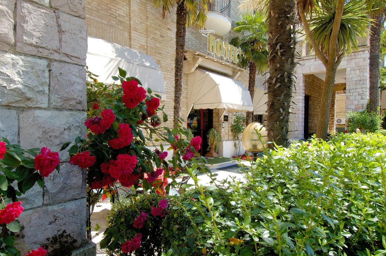 Hotel Moderno Assisi Bagian luar foto