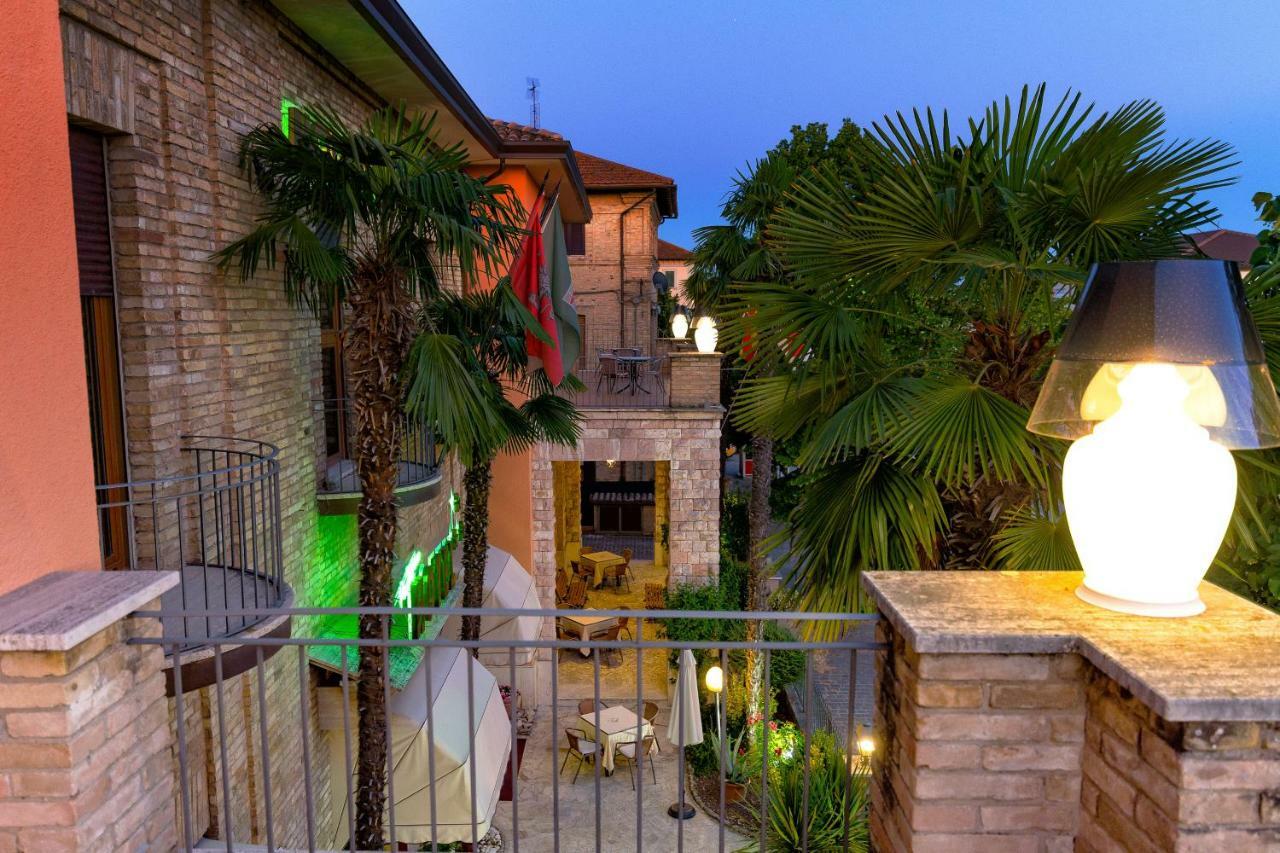 Hotel Moderno Assisi Bagian luar foto